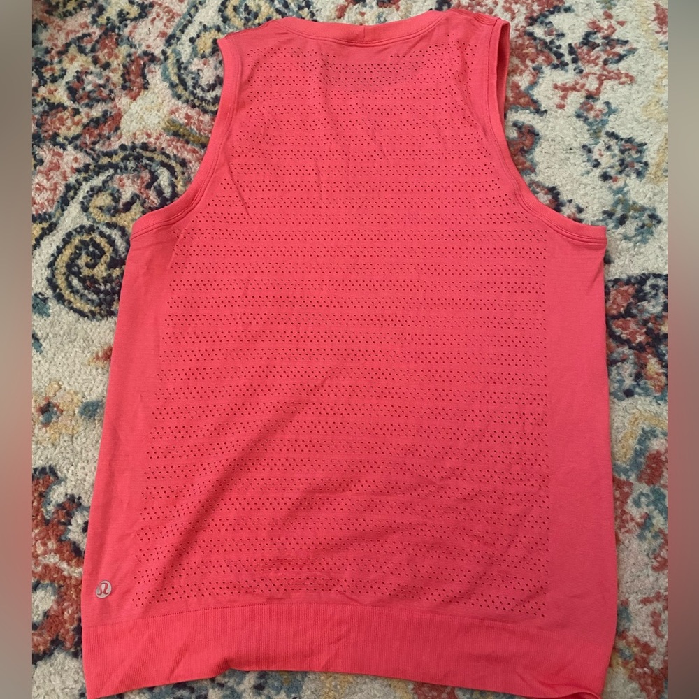 Lululemon train tank! Size 6!